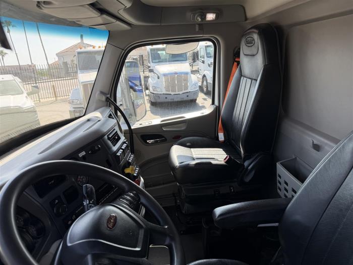2021 Peterbilt 567-17