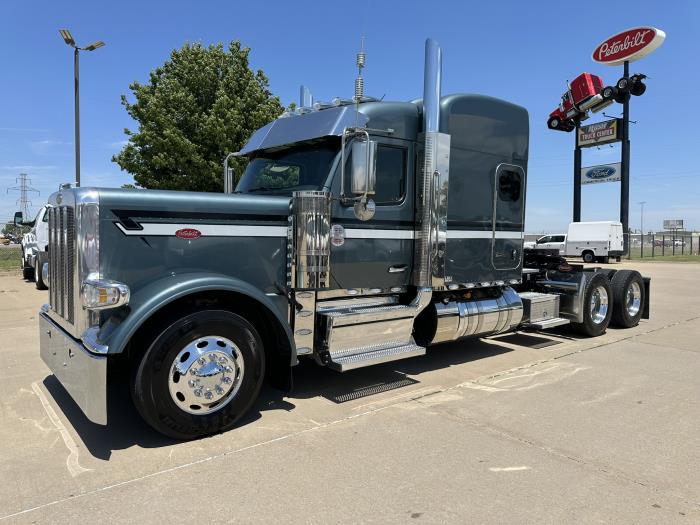 2025 Peterbilt 589-0