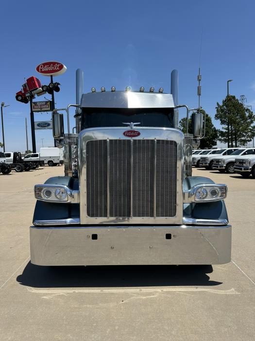 2025 Peterbilt 589-2