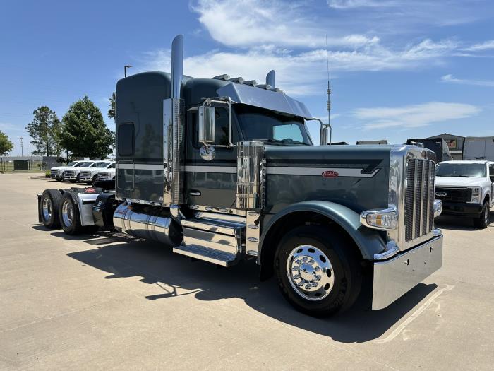 2025 Peterbilt 589-1