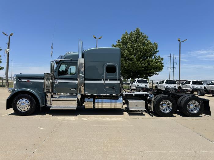 2025 Peterbilt 589-5
