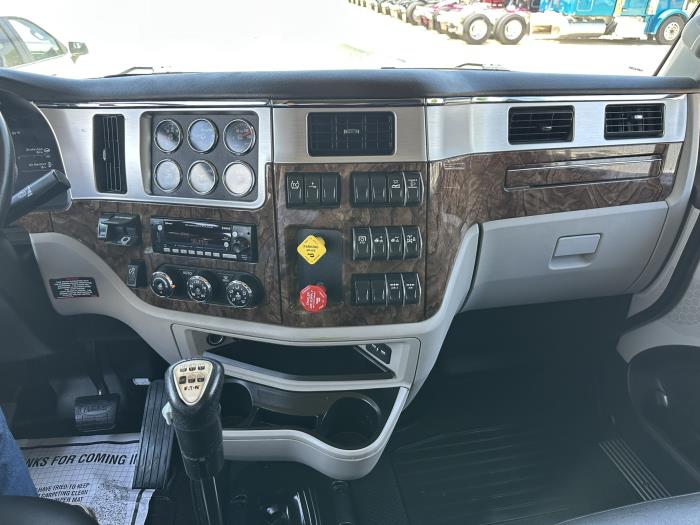 2025 Peterbilt 589-8