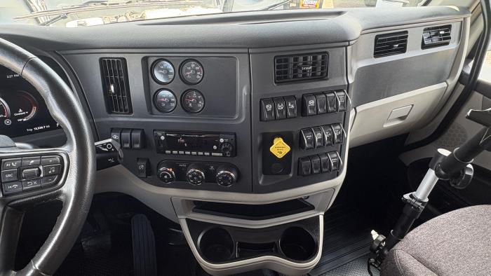 2025 Peterbilt 567-10