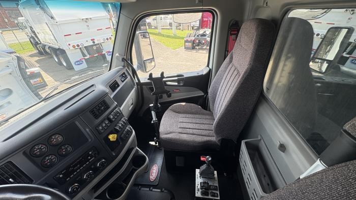 2025 Peterbilt 567-9
