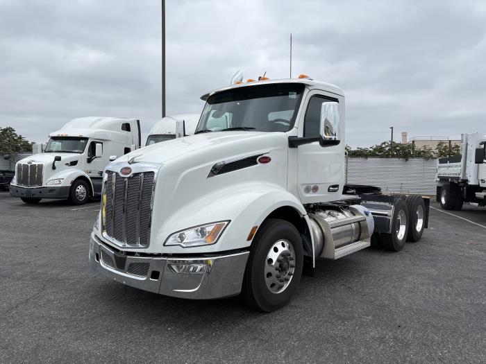2027 Peterbilt 579-1