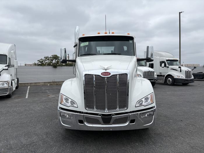 2027 Peterbilt 579-2