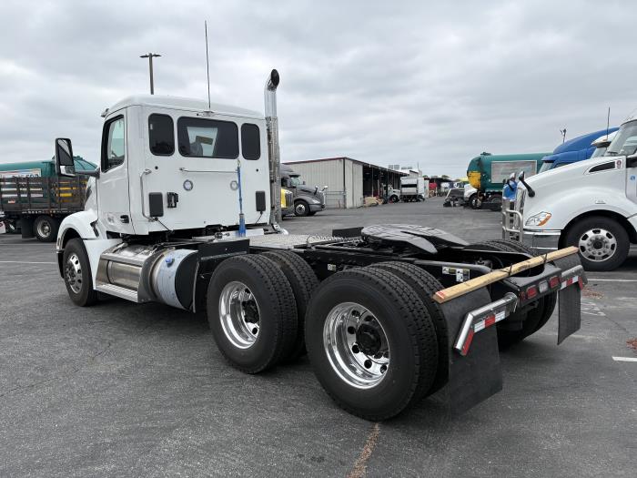 2027 Peterbilt 579-7