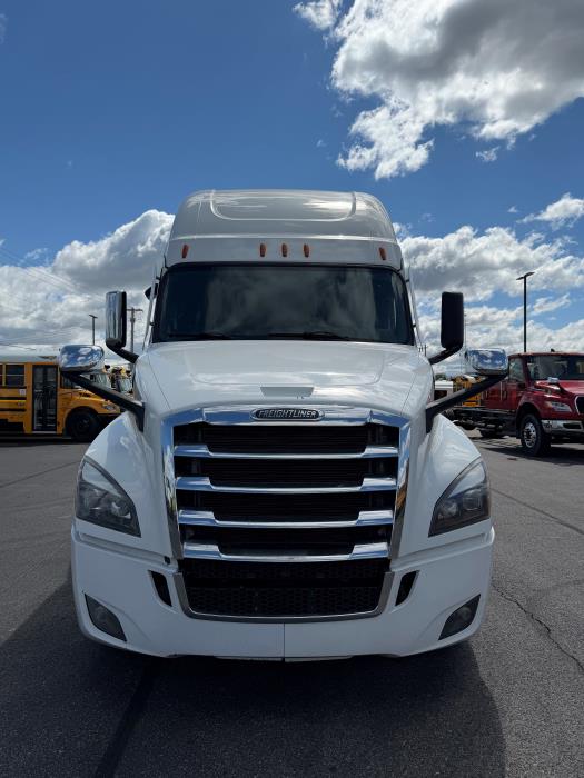 2022 Freightliner Cascadia-0