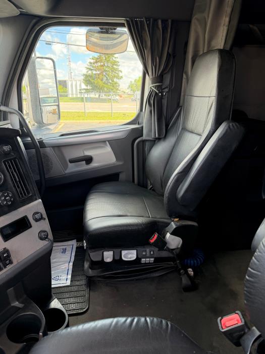 2022 Freightliner Cascadia-1