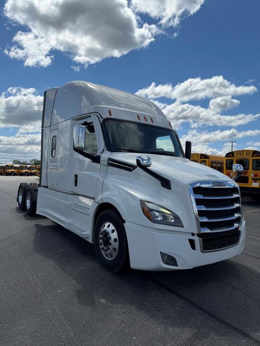 2022 Freightliner Cascadia-2