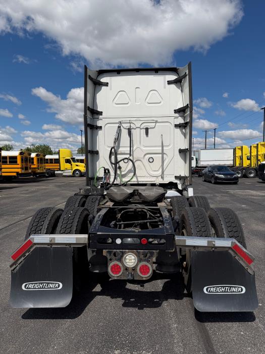 2022 Freightliner Cascadia-4