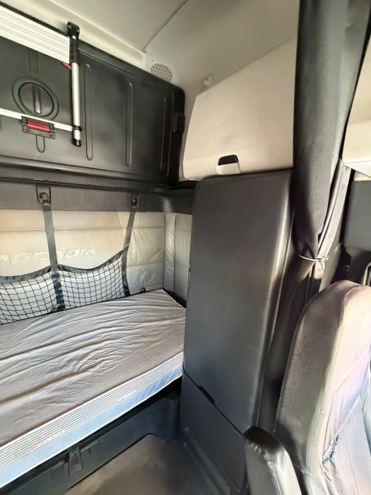 2022 Freightliner Cascadia-6