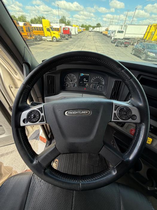 2022 Freightliner Cascadia-7