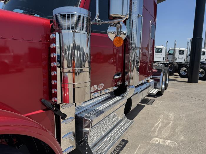 2027 Peterbilt 589-12
