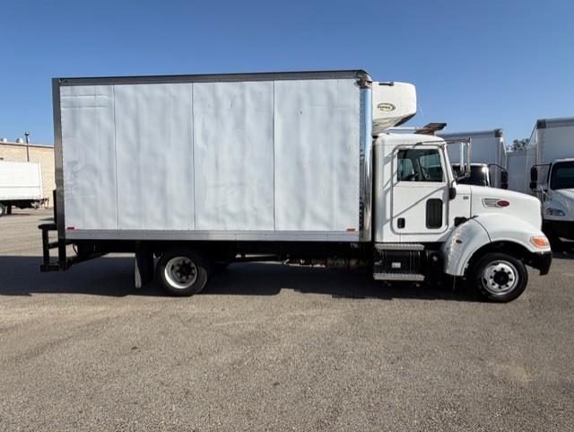 2018 Peterbilt 325-3