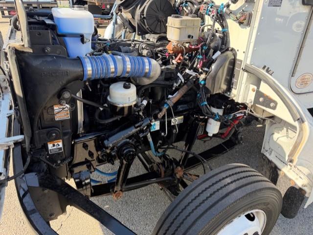 2018 Peterbilt 325-11