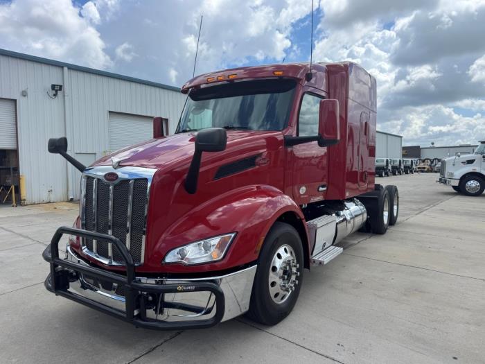 2022 Peterbilt 579-0