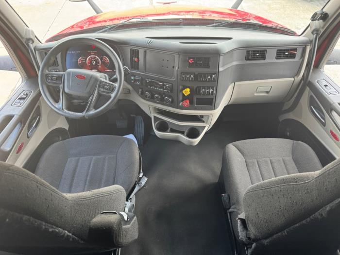 2022 Peterbilt 579-10