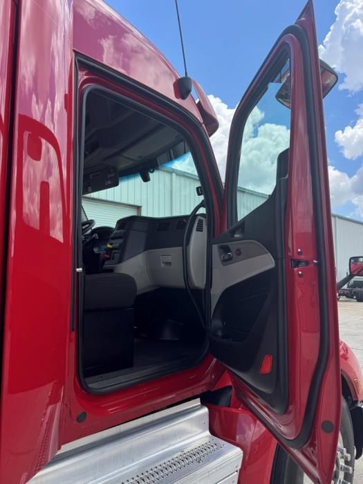 2022 Peterbilt 579-13