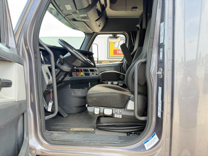 2021 Freightliner Cascadia-10