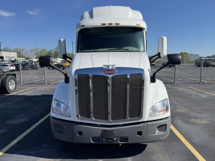 2021 Peterbilt 579-8