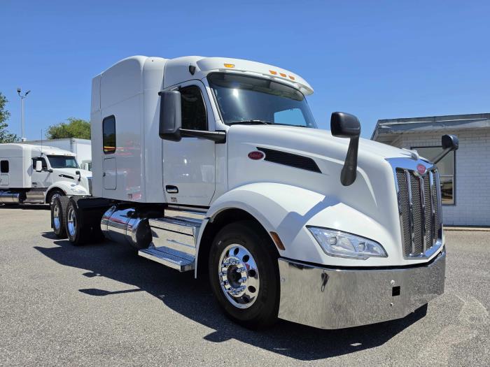 2022 Peterbilt 579-0