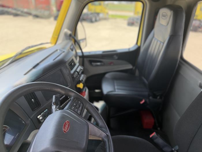 2021 Peterbilt 579-9