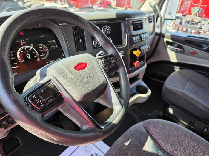 2022 Peterbilt 579-5