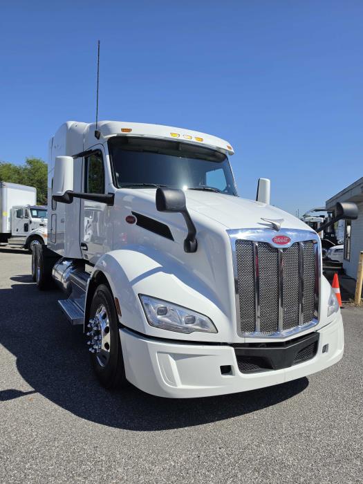 2022 Peterbilt 579-0