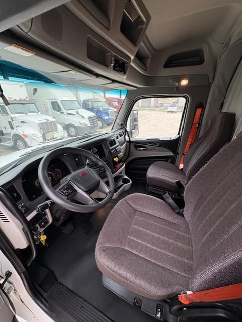 2022 Peterbilt 579-6