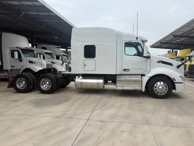 2022 Peterbilt 579-4