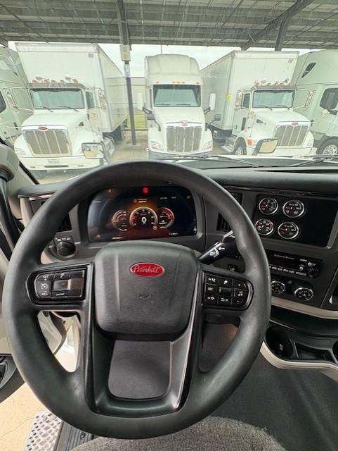 2022 Peterbilt 579-10
