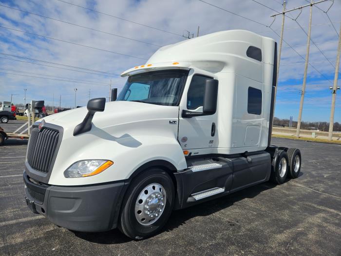 2022 International LT625-0