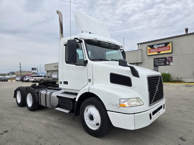 2016 Volvo VNM64T-2