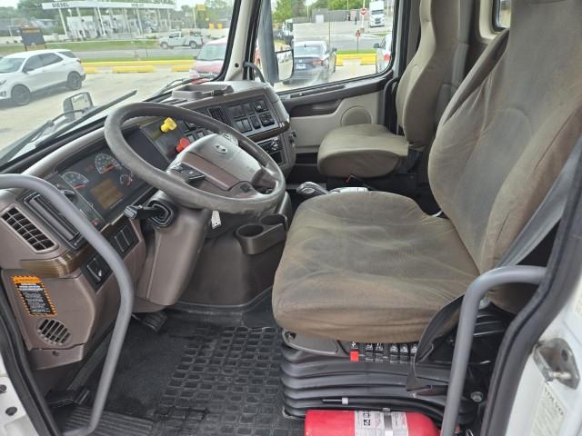 2016 Volvo VNM64T-6