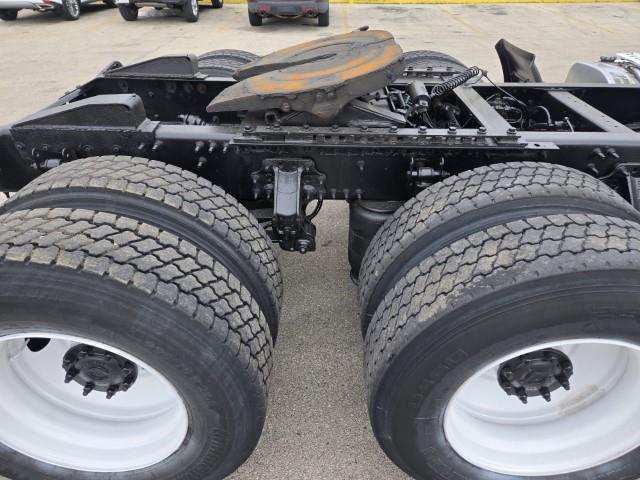 2016 Volvo VNM64T-12