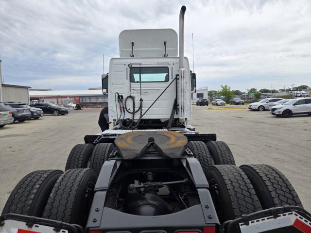 2016 Volvo VNM64T-4
