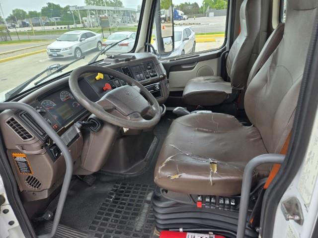 2016 Volvo VNL64T300-6