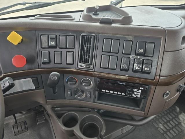 2016 Volvo VNL64T300-7