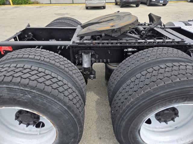2016 Volvo VNL64T300-13