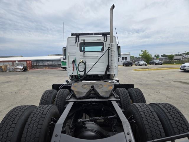 2016 Volvo VNL64T300-4