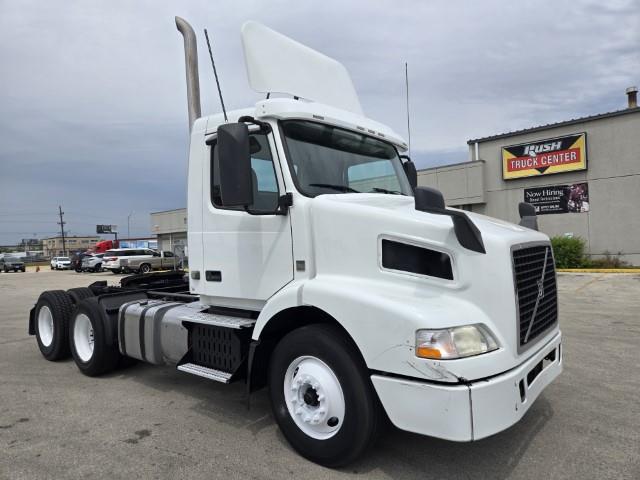2016 Volvo VNM64T-2