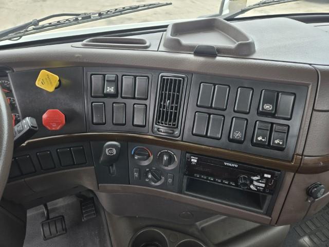 2016 Volvo VNM64T-7
