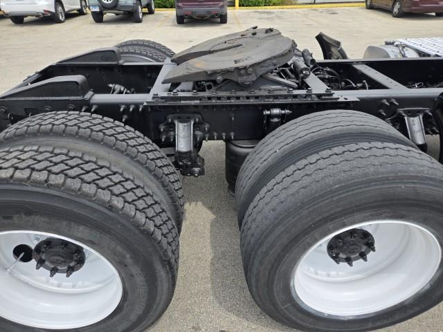 2016 Volvo VNM64T-13