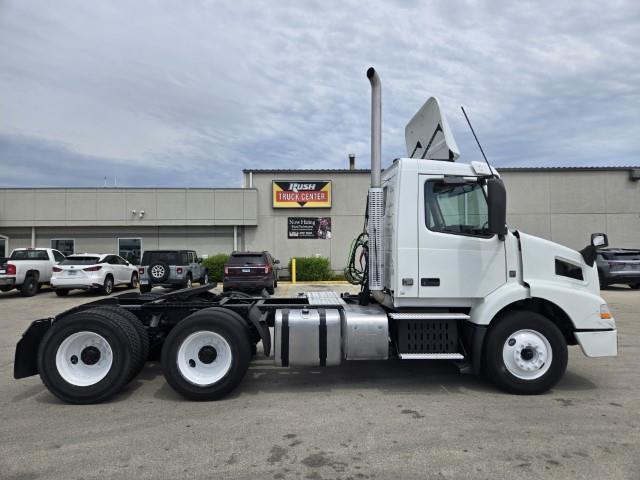 2016 Volvo VNM64T-3