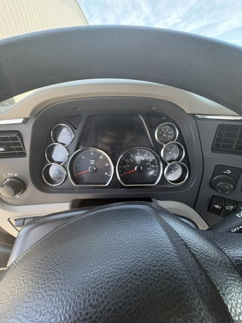 2021 Peterbilt 579-8