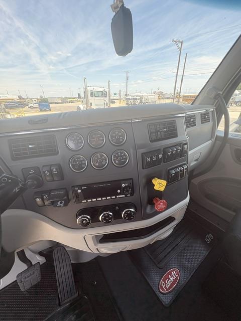 2021 Peterbilt 579-9