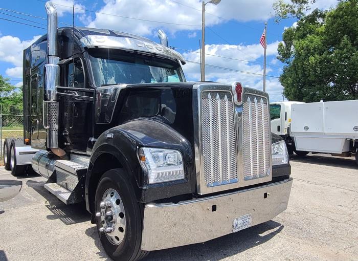 2023 Kenworth W990-0