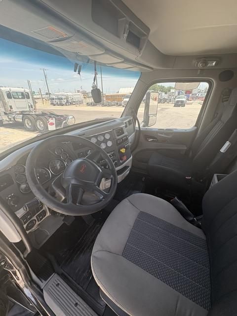2021 Peterbilt 579-8