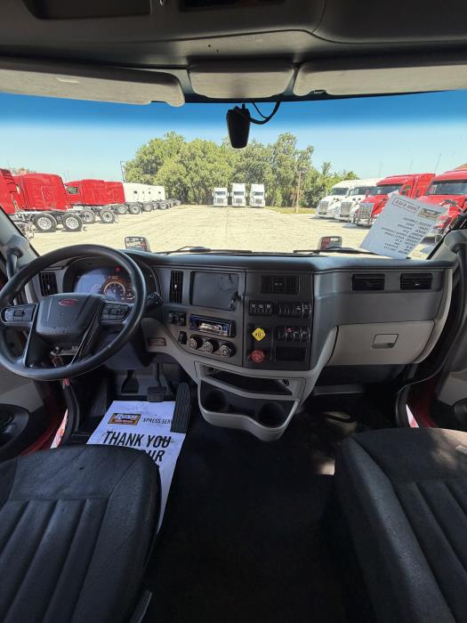 2022 Peterbilt 579-8